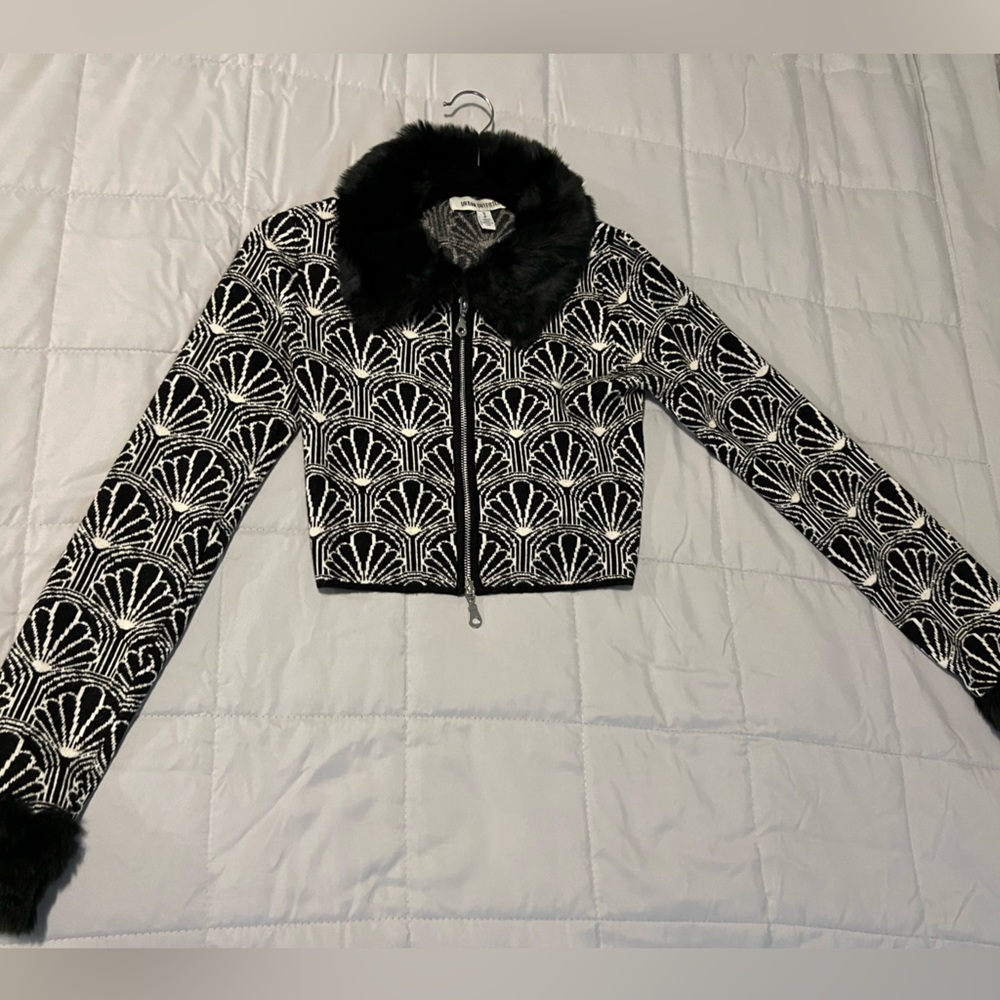 Urban outfitters s size new sweater 💕